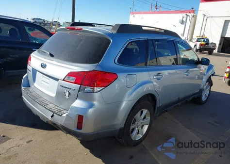 2013 Subaru Outback 2.5I Premium z USA, uszkodzony, nr VIN 4S4BRCCC9D3257647